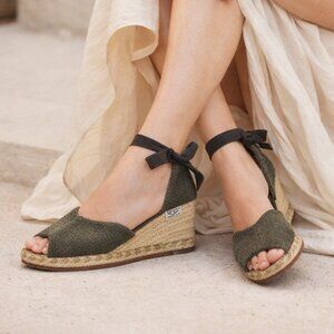 UGG  Delmar Olive and Natural Jute Styling Espadrille Wedge, Size 7